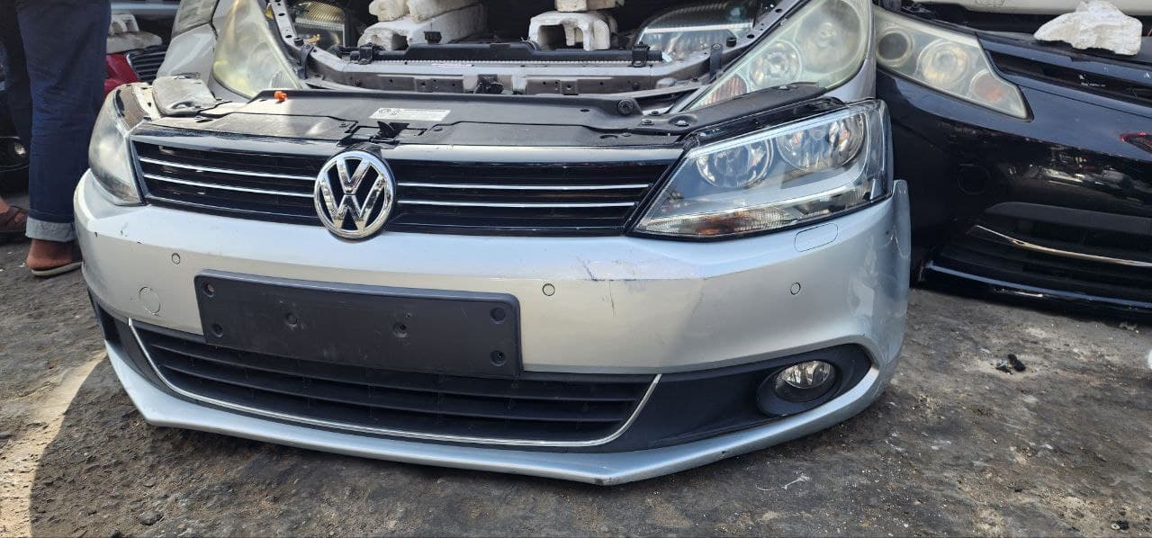 Nose cut Volkswagen Jetta 2012