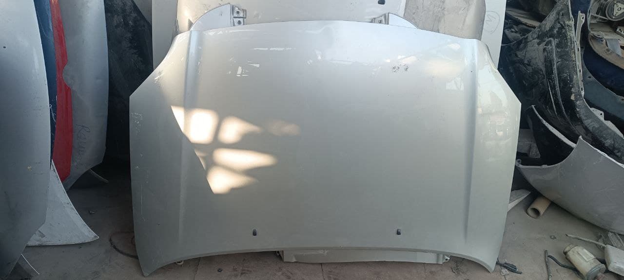 Hood Toyota Avensis