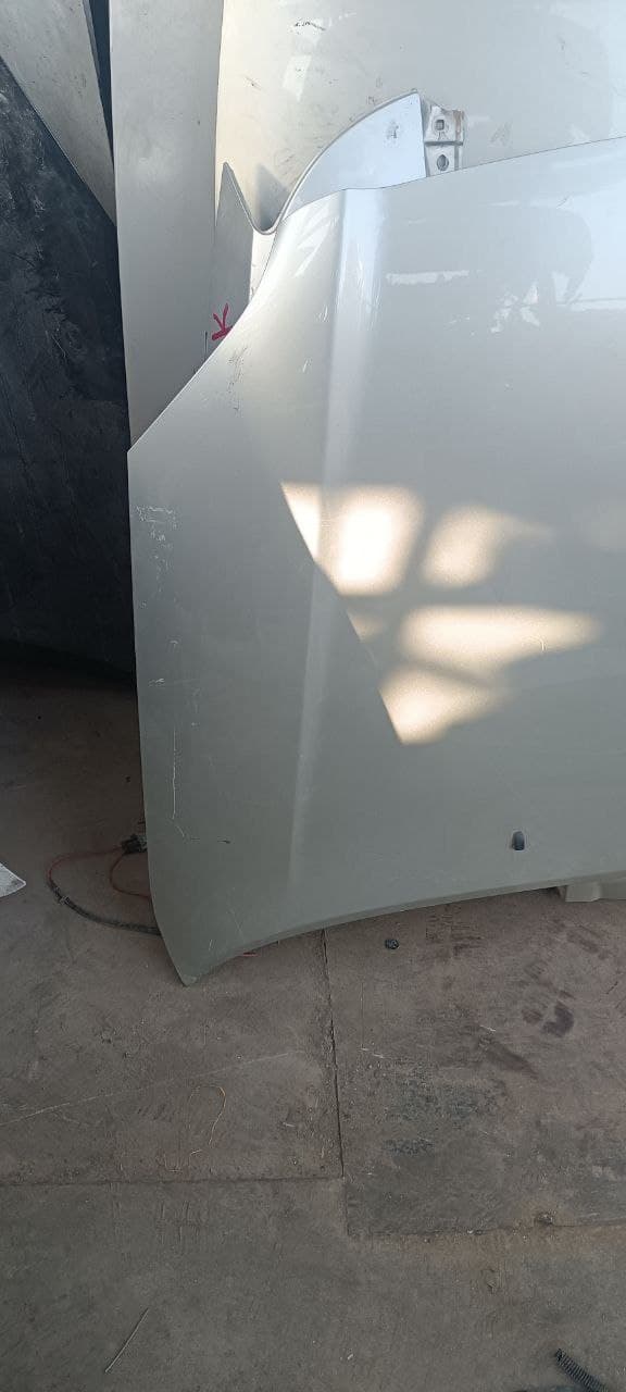 Hood Toyota Avensis used in Sharjah — photo 4