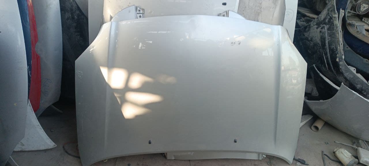Hood Toyota Avensis used in Sharjah — photo 2