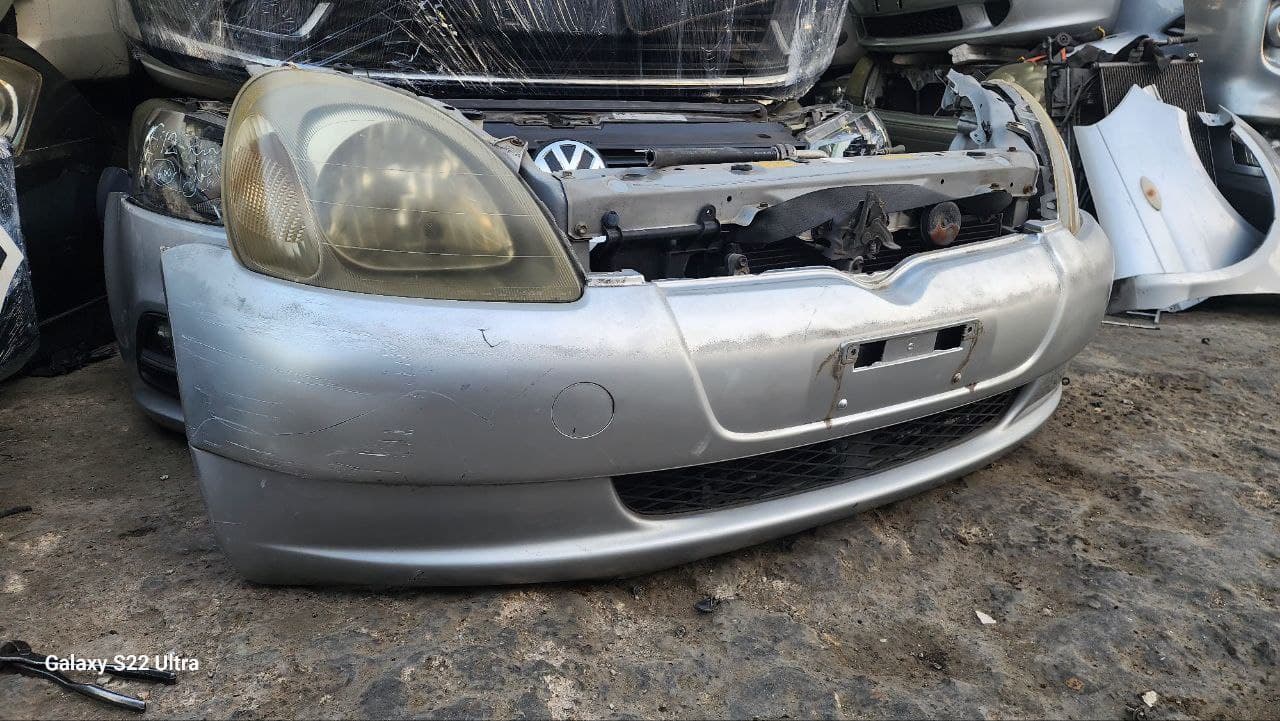 Nose cut + Hood Toyota Vitz