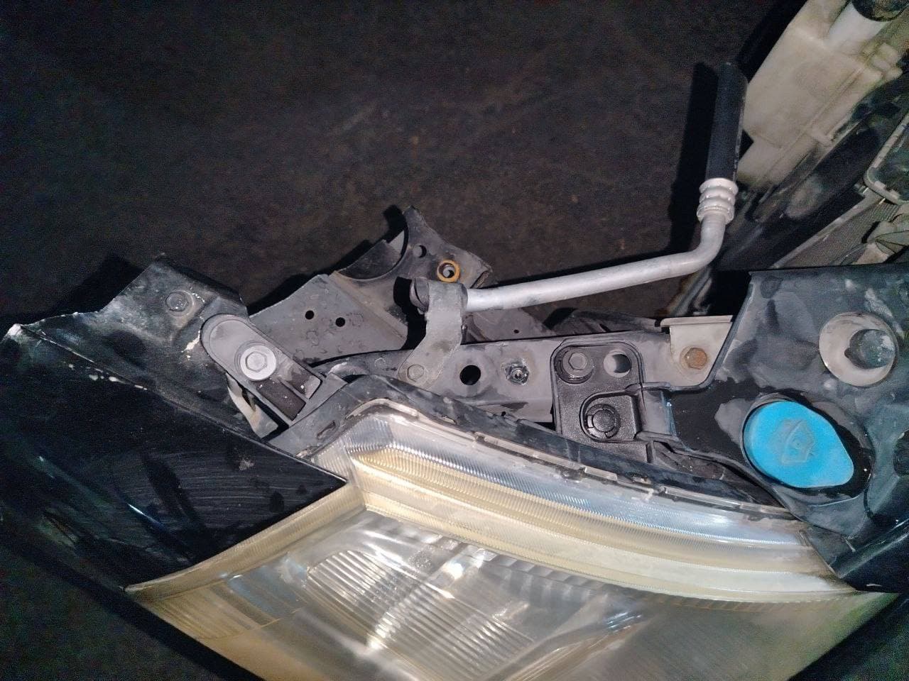 Nose cut Nissan Tiida used in Sharjah — photo 2