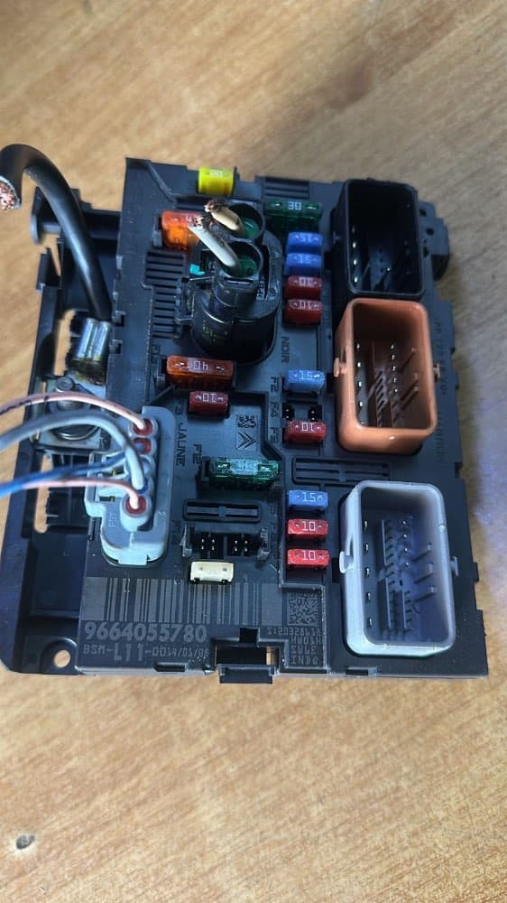 Peugeot Peugeot L11 Fuse Box