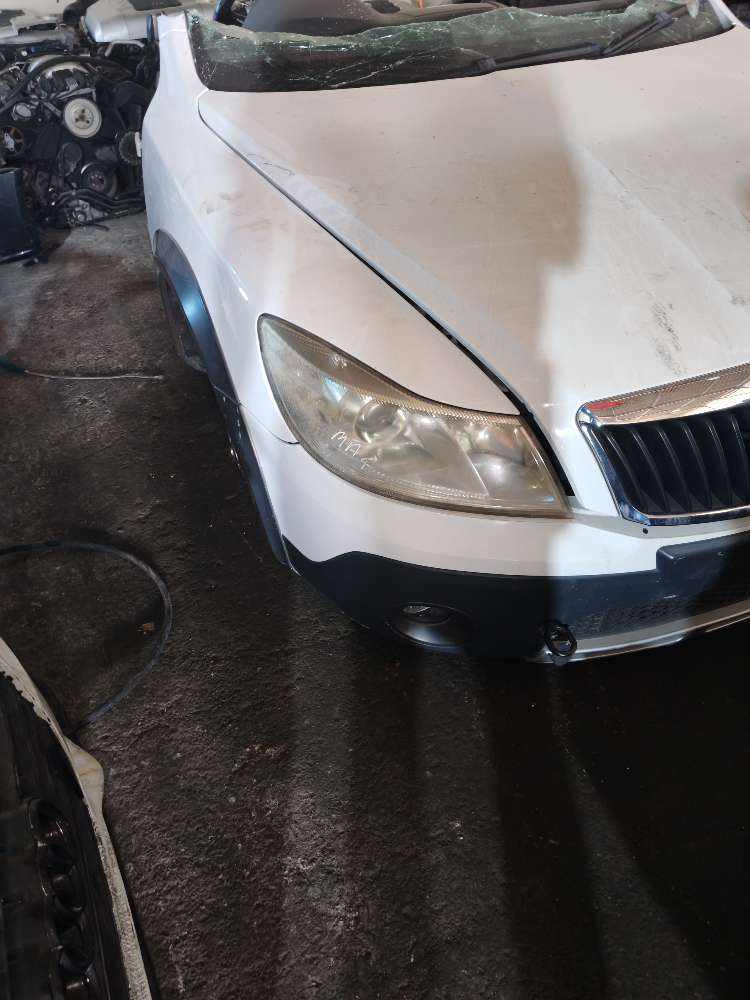 Nose cut + Hood Skoda used in Sharjah — photo 4
