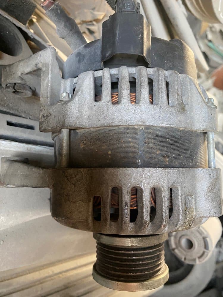 Alternator Chevrolet 13579666 used in Sharjah — photo 2