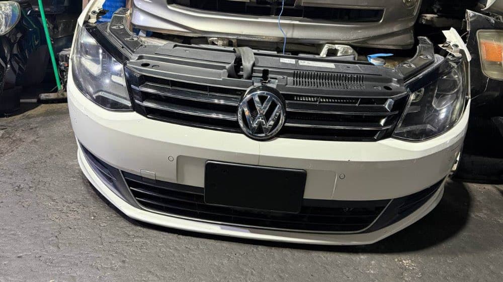 Nose cut Volkswagen Sharan