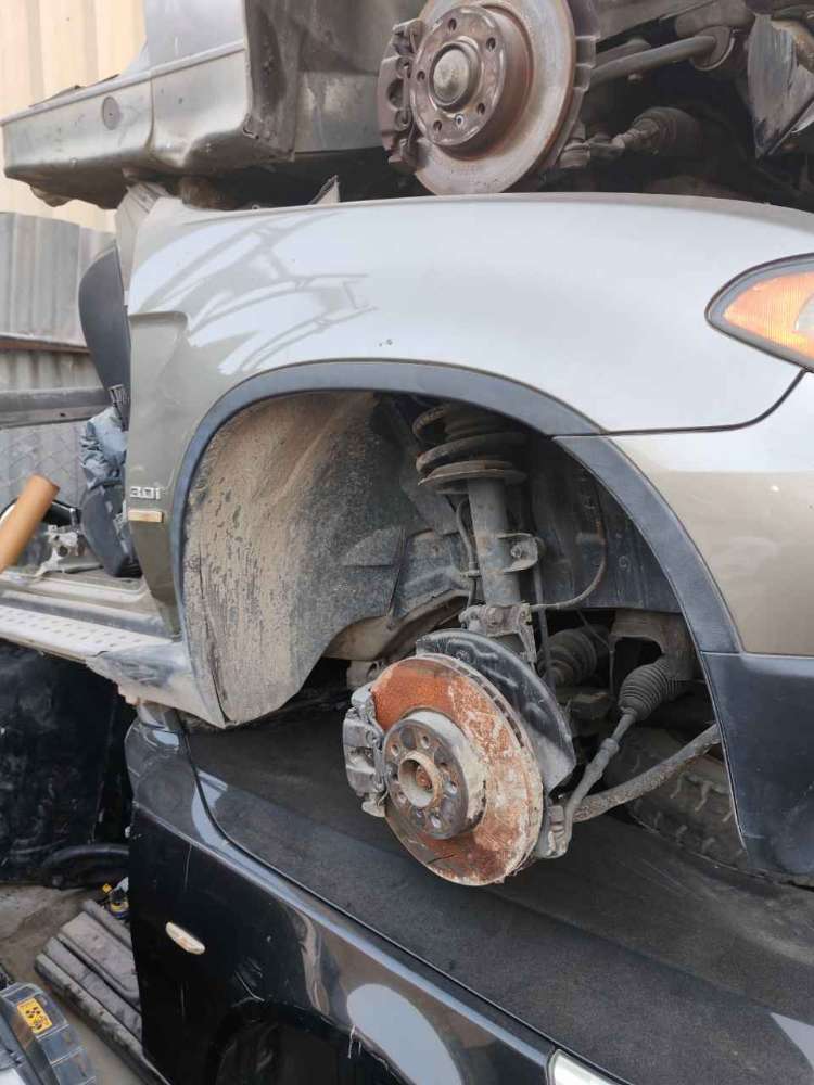 Nose cut + Fender BMW used in Sharjah — photo 2