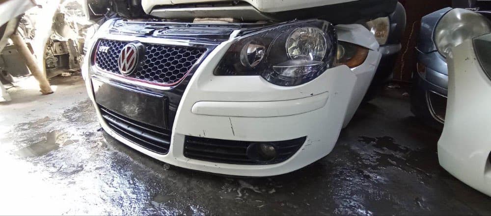 Nose cut Volkswagen Golf used in Sharjah — photo 2