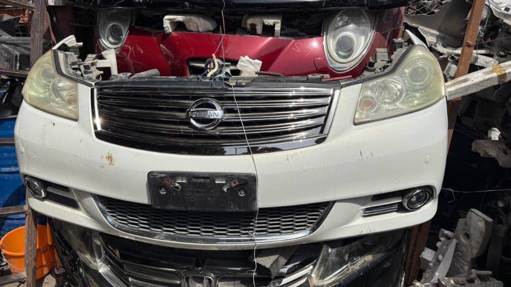 Bumper + Headlights Nissan Fuga