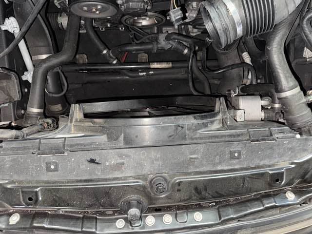 Nose cut + Hood + Fender BMW used in Sharjah — photo 9