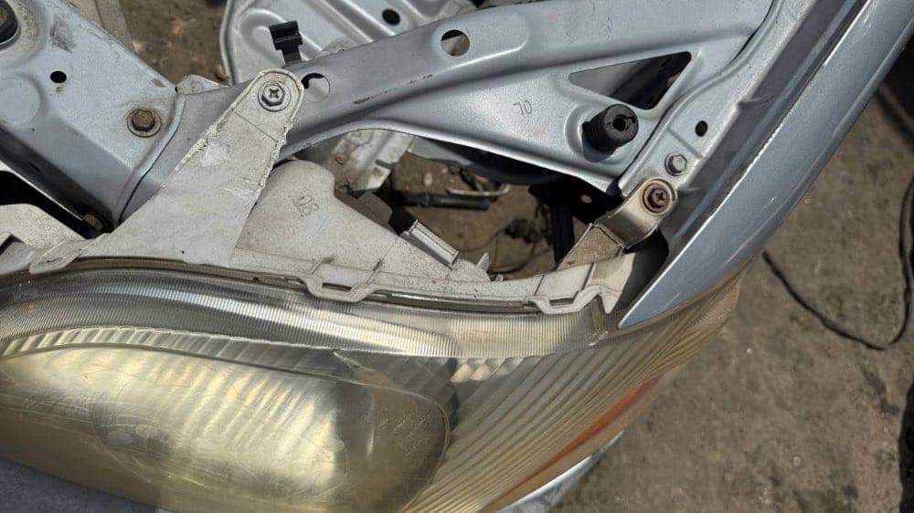 Bumper + Headlights Toyota Platz used in Sharjah — photo 6