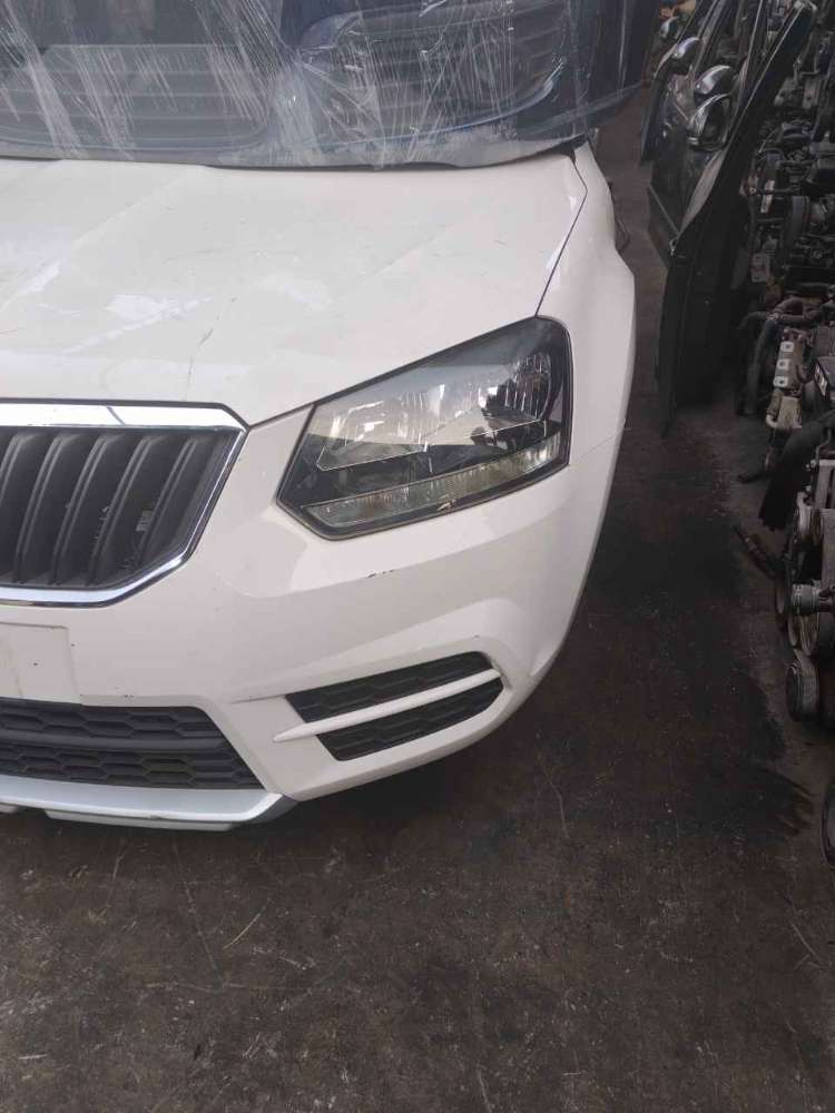 Nose cut Skoda used in Sharjah — photo 3