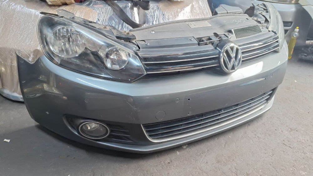 Nose cut Volkswagen Golf used in Sharjah — photo 2