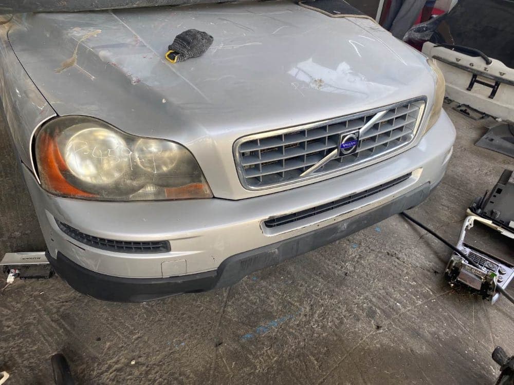 Nose cut Volvo used in Sharjah — photo 2