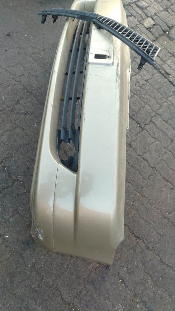 Bumper + Grille Toyota Platz used in Sharjah — photo 2