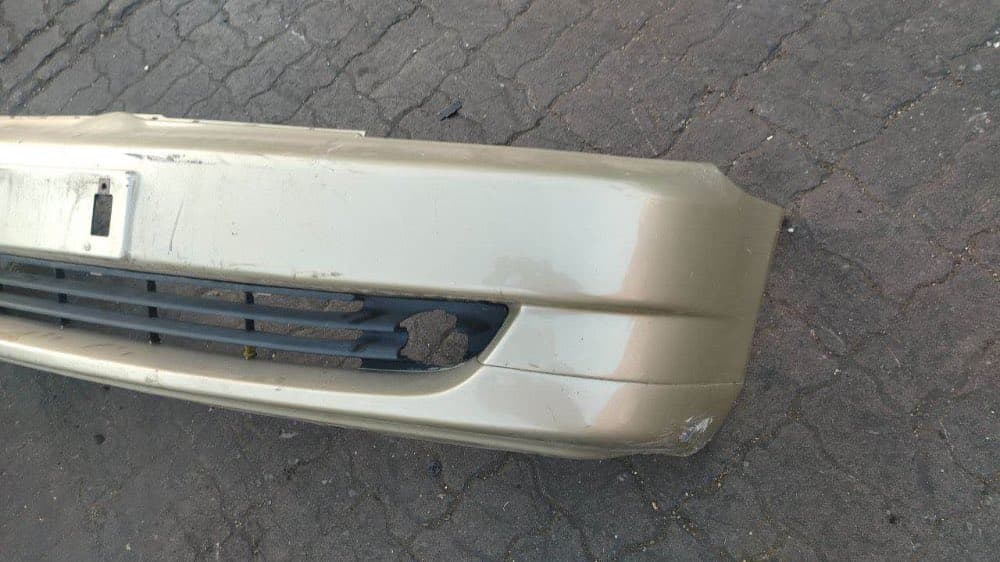 Bumper + Grille Toyota Platz used in Sharjah — photo 9
