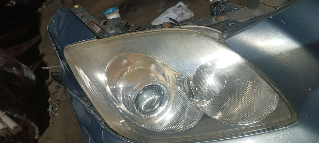 Bumper + Headlights Toyota Avensis used in Sharjah — photo 2
