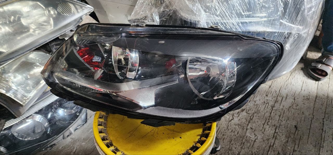 Headlights Volkswagen Touran