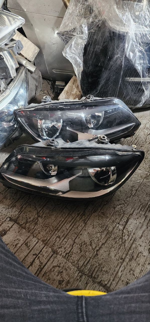 Headlights Volkswagen Touran used in Sharjah — photo 2