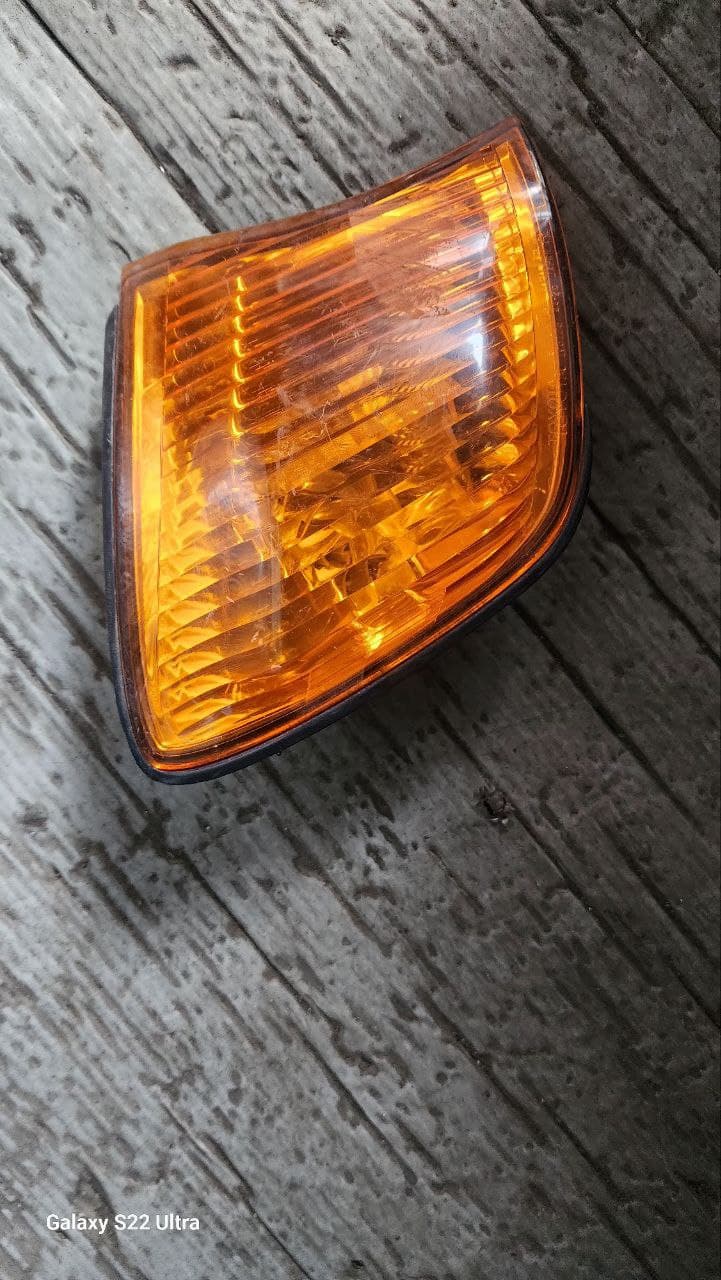 Headlights Toyota Ipsum used in Sharjah — photo 2