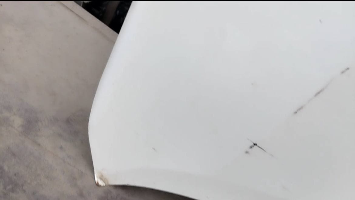 Hood Toyota Avensis used in Sharjah — photo 4