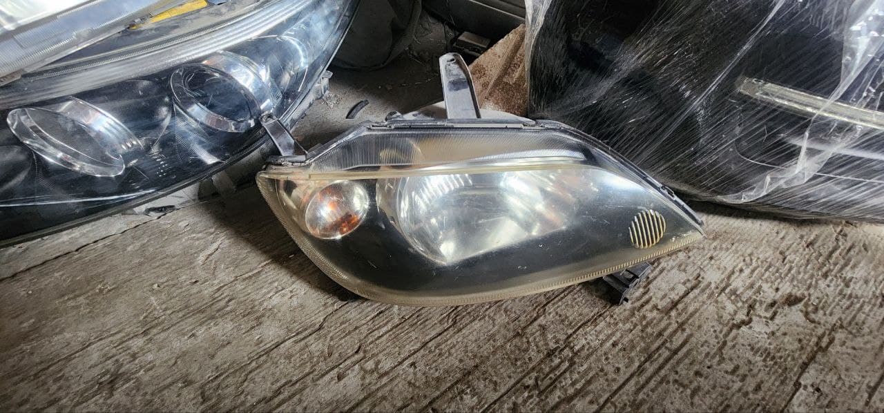 Headlights Mazda Demio