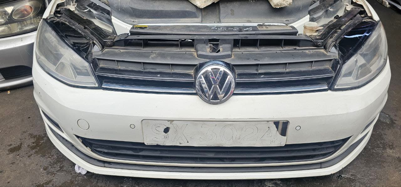 Nose cut Volkswagen Golf VII (2014)