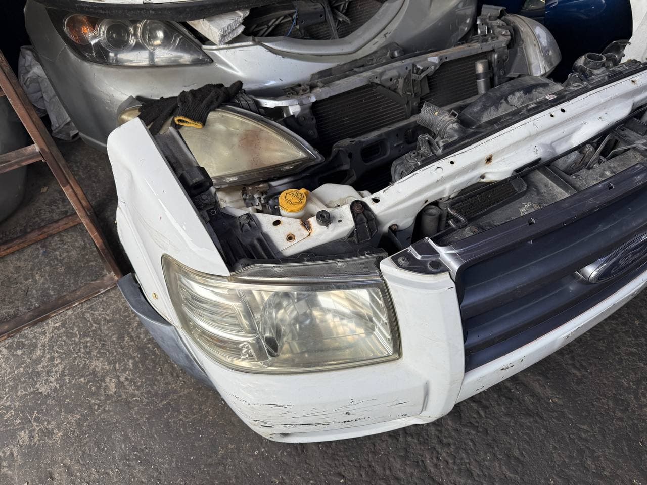 Bumper + Headlights Ford Ranger used in Sharjah — photo 5