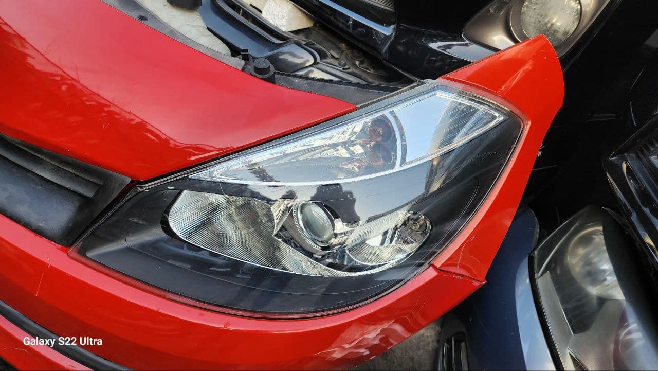 Nose cut Renault Clio used in Sharjah — photo 2