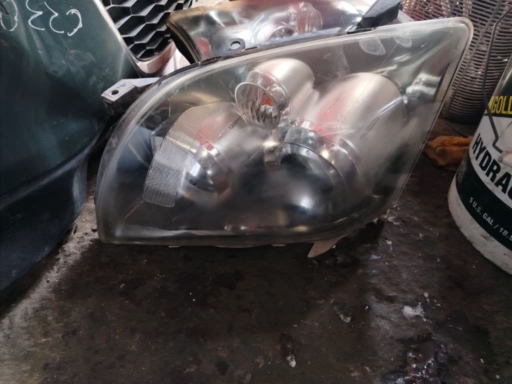 Headlights Toyota Avensis