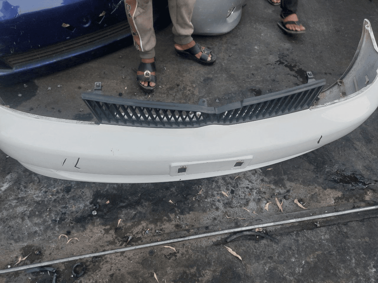 Bumper + Headlights + Tail lights Toyota Platz used in Sharjah — photo 2