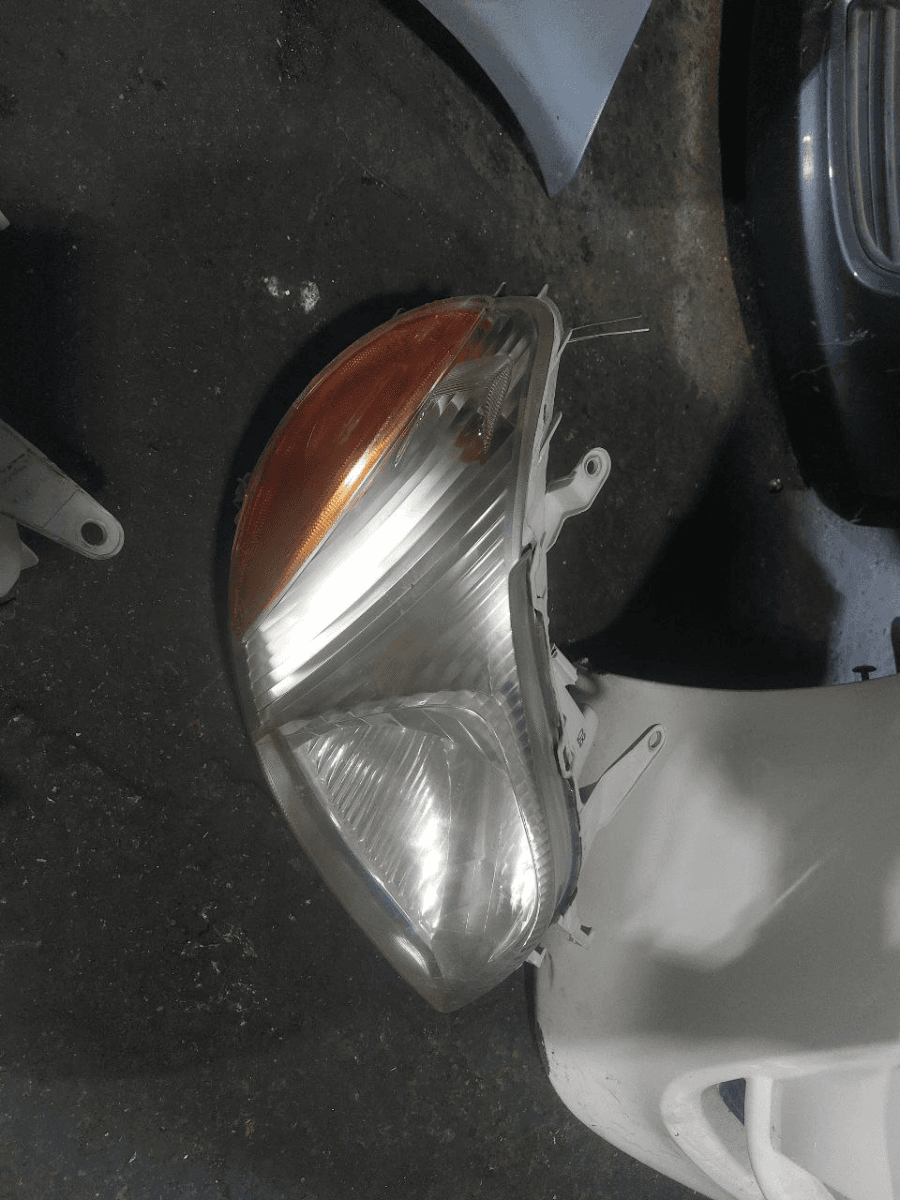 Bumper + Headlights + Tail lights Toyota Platz used in Sharjah — photo 10