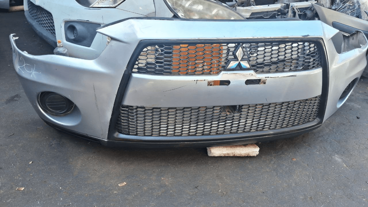 Bumper Mitsubishi Outlander used in Sharjah — photo 2