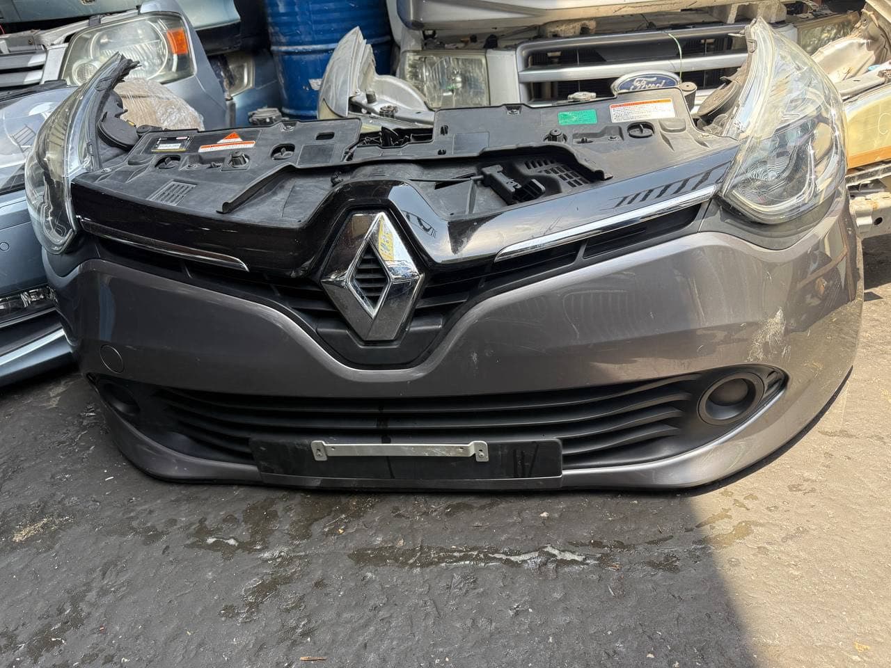 Nose cut + Hood Renault