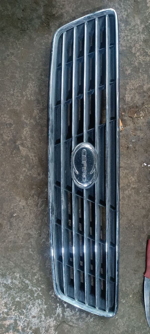 Grille Nissan