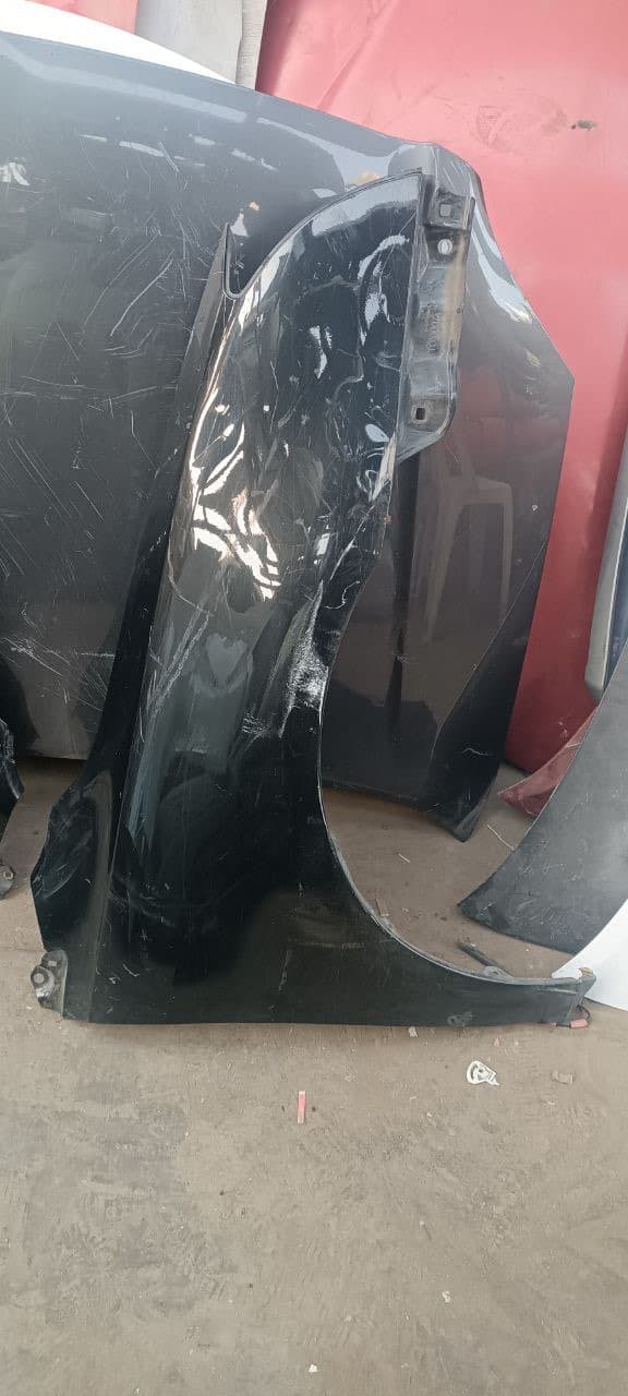 Hood + Fender Toyota Avensis