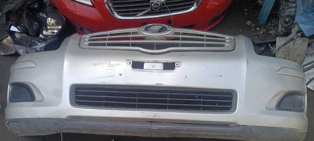 Bumper + Headlights Toyota Avensis