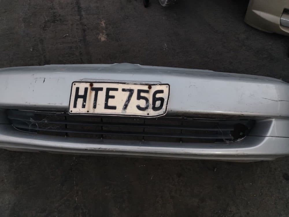 Bumper + Grille Toyota Platz