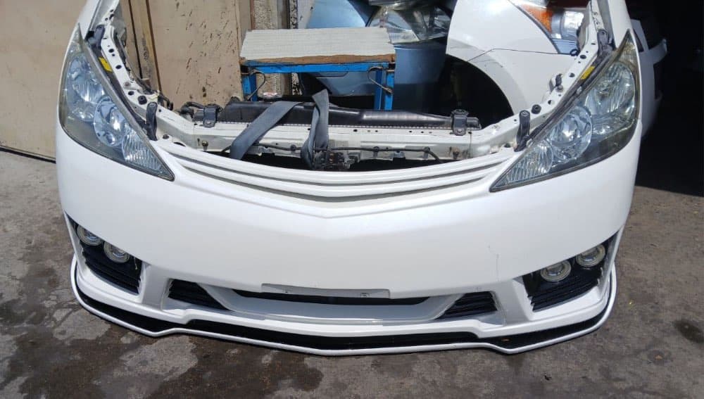 Nose cut Toyota Previa