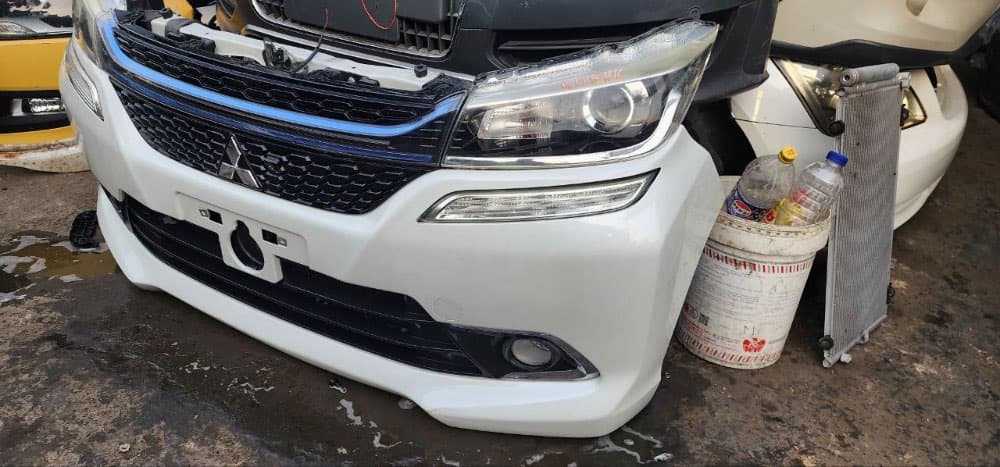 Nose cut Mitsubishi Delica used in Sharjah — photo 2