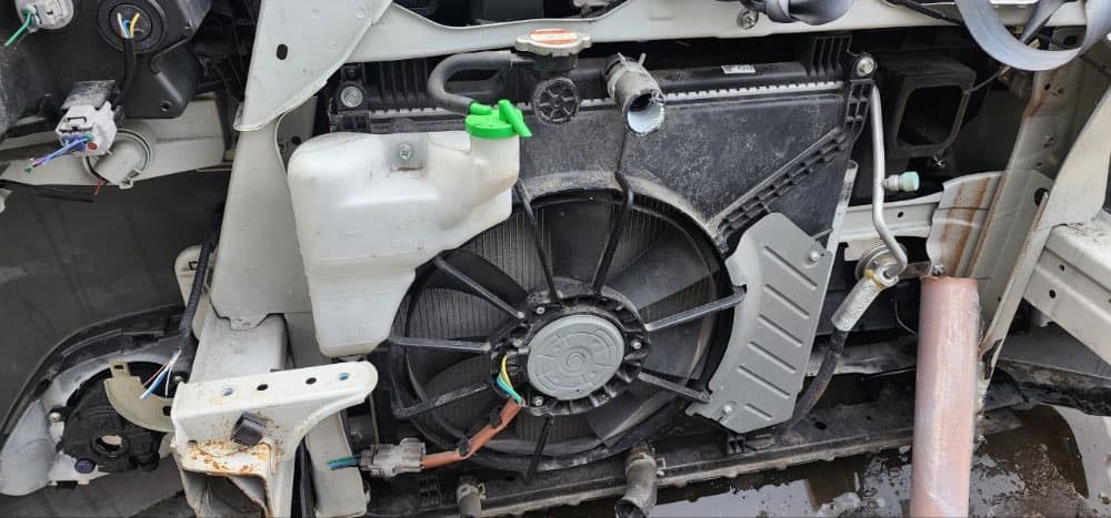 Nose cut Mitsubishi Delica used in Sharjah — photo 5