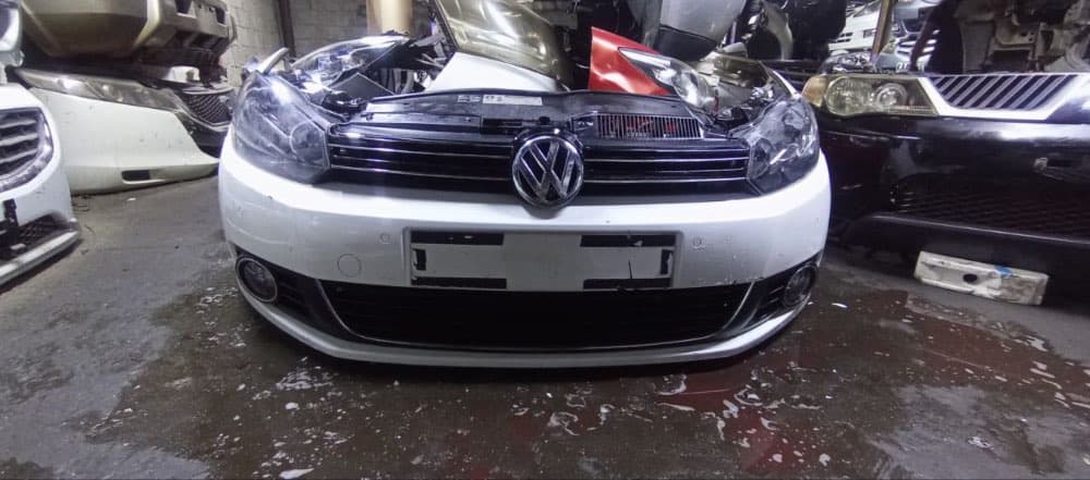 Nose cut Volkswagen Golf