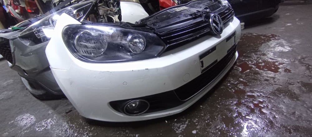 Nose cut Volkswagen Golf used in Sharjah — photo 2