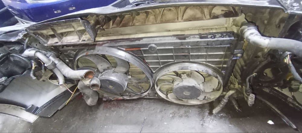 Nose cut Volkswagen Golf used in Sharjah — photo 7