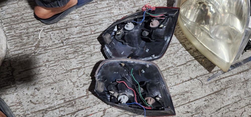 Tail lights Subaru Legacy used in Sharjah — photo 2
