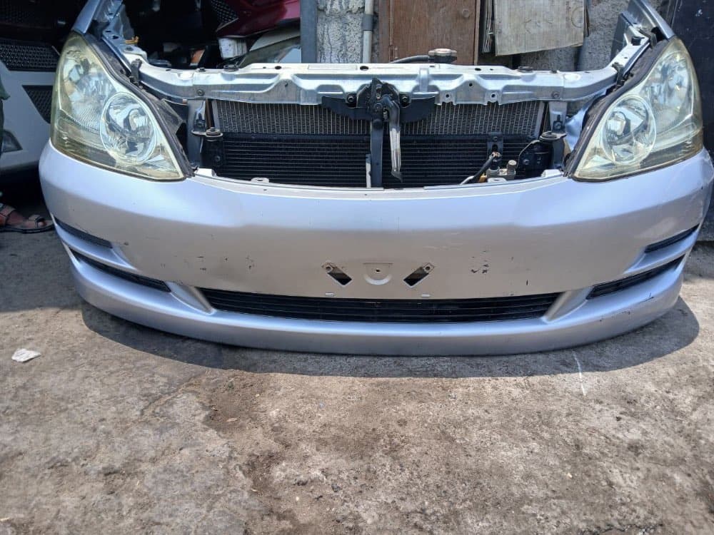 Bumper + Headlights Toyota Ipsum