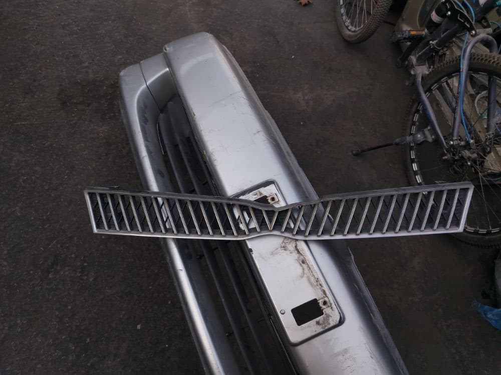 Bumper + Grille Toyota Platz