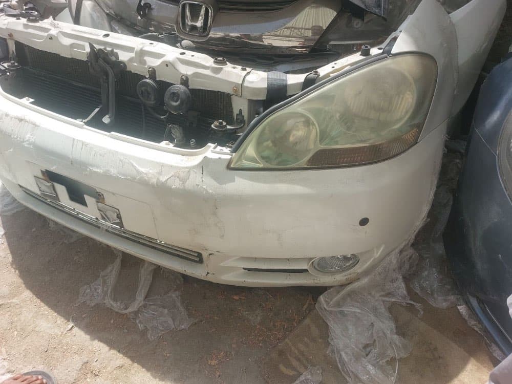 Bumper + Headlights Toyota Ipsum used in Sharjah — photo 2