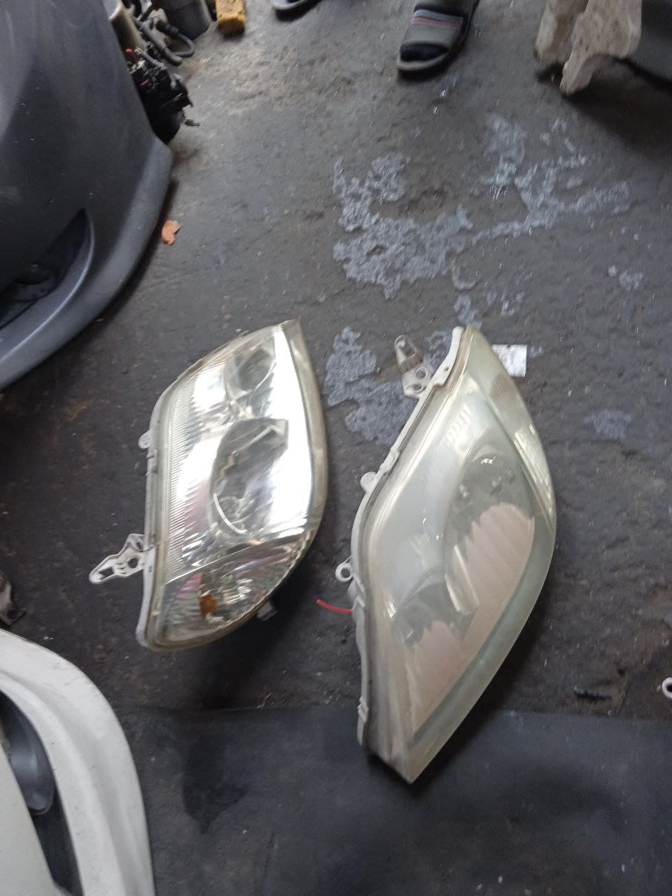 Headlights Toyota Corolla