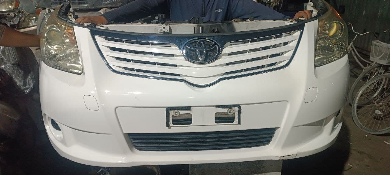 Nose cut + Hood Toyota Avensis